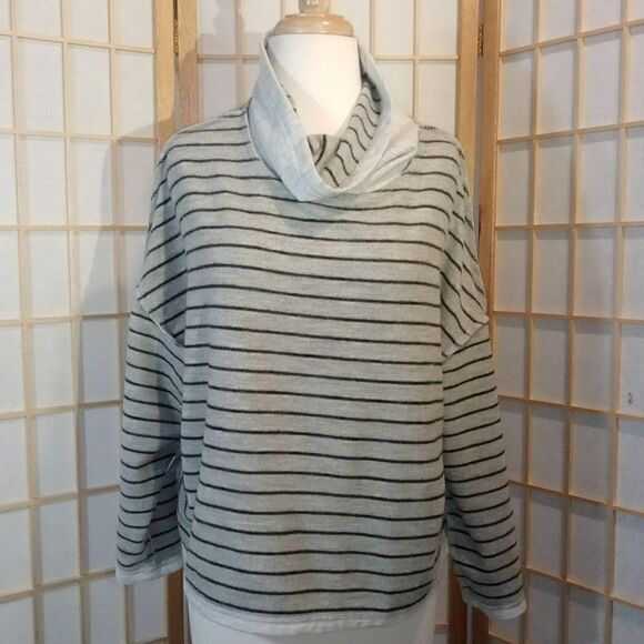 te verde S Cropped Cowl Neck Sweatshirt - Picture 4 of 16